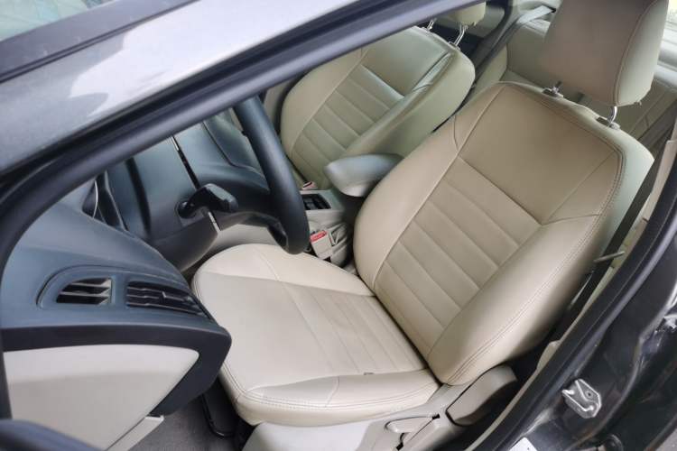 Used Ford Focus 2015 Sedan 1.6L Manual Comfort Model
