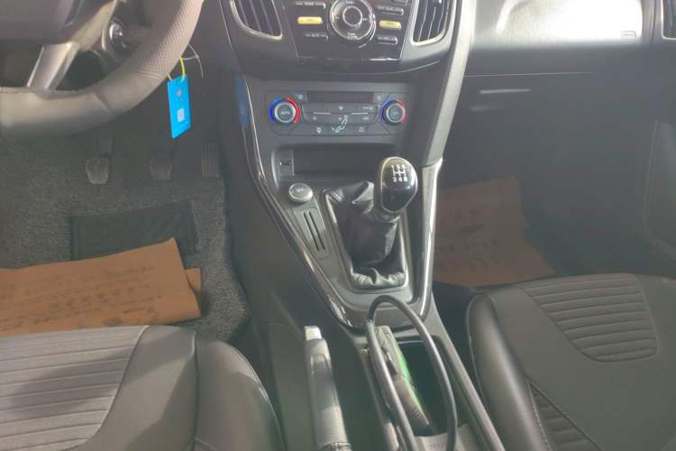 Used Ford Focus 2017 Sedan EcoBoost 125 Manual – Ultra-Style Edition with SmartDrive Features
