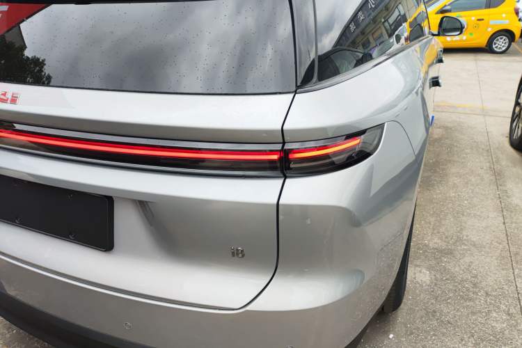 Used Li Auto Li Auto i8 2025 Standard Edition
