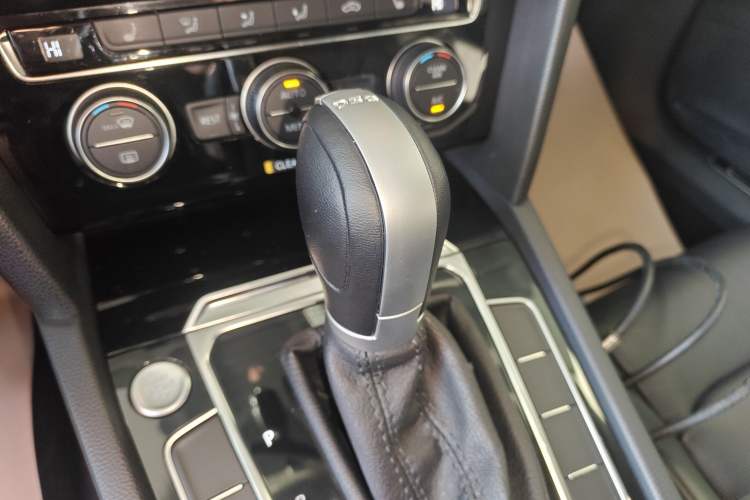 Used Volkswagen Magotan 2018 Facelift 330TSI DSG Luxury Model
