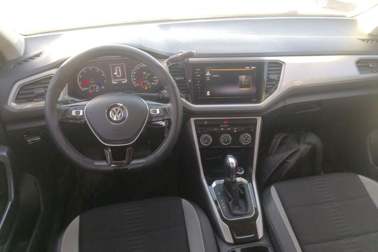 Used Volkswagen T-ROC 2018 280TSI DSG Two-Wheel Drive Advanced Version China V Emission Standard
