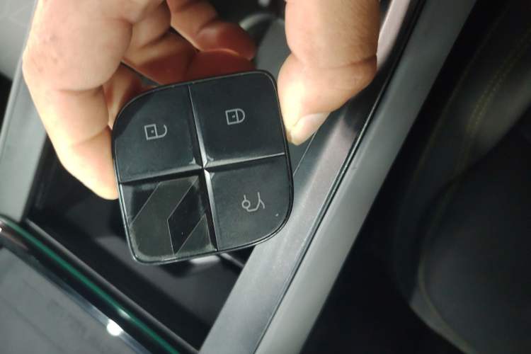 Used Lynk & Co 08 EM-P 2023 120km Long-Range Halo
