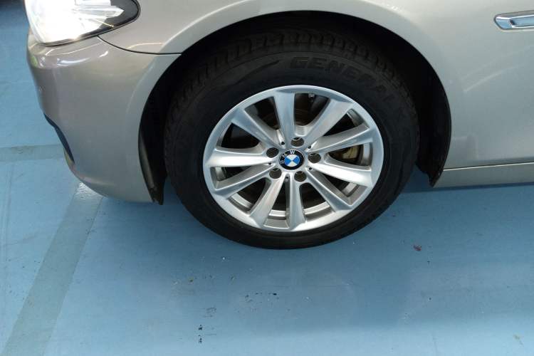 Used BMW 5 Series 2014 520Li Elegant Model
