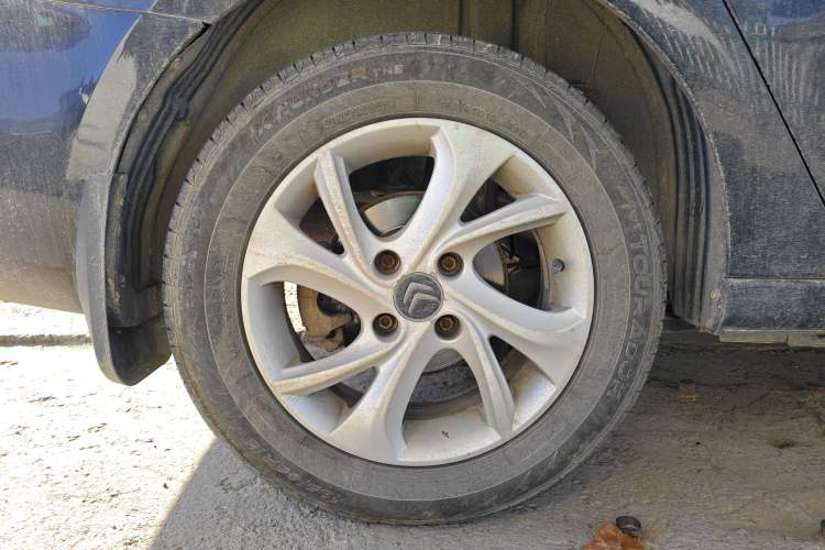 Used Citroen Elysee 2015 Zhishang Edition 1.6L Manual Fashion Model