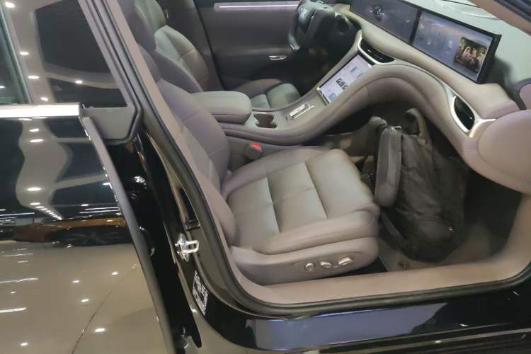 Used  L6 2025 Ultra Model
