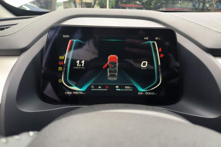 Used BYD Qin Pro 2019 Super Edition 1.5TI Manual Smart Connect Fierce Model China V Standard
