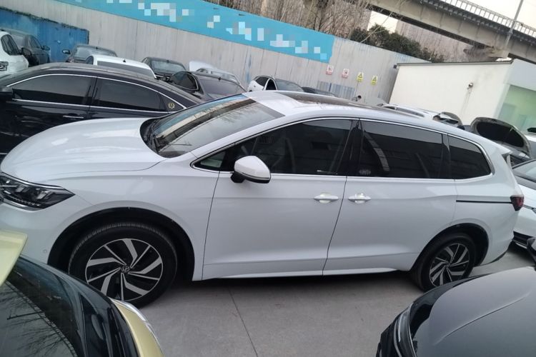 Used Volkswagen Viloran 2024 330TSI Luxury Edition
