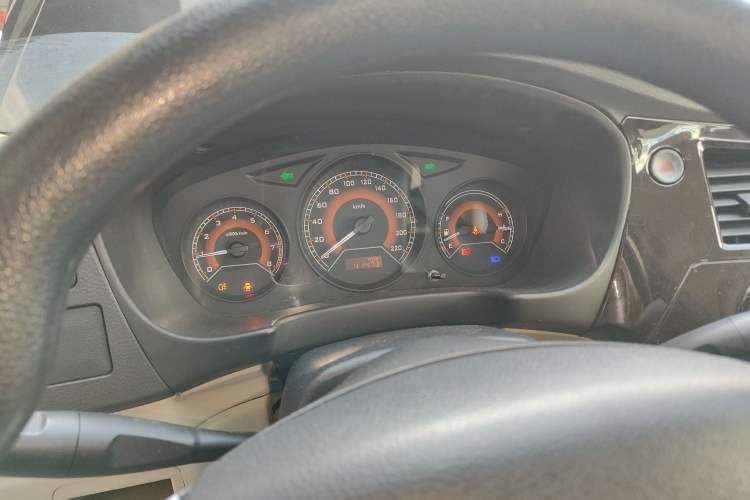 Used Soueast V3 Lingyue 2014 1.5L Manual Smart Edition
