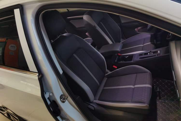 Used Volkswagen Golf 2025 300TSI Pro
