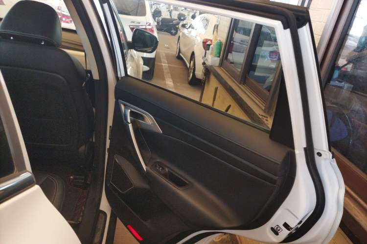 Used Geely Auto Emgrand X7 Sport 2018 1.8TD Automatic Two-Wheel Drive Smart Connect 4G Internet Edition
