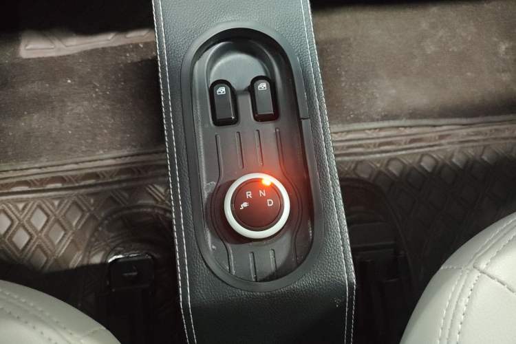 Used Wuling Hongguang MINIEV 2022 Macaron Premium Model – Lithium Iron Phosphate