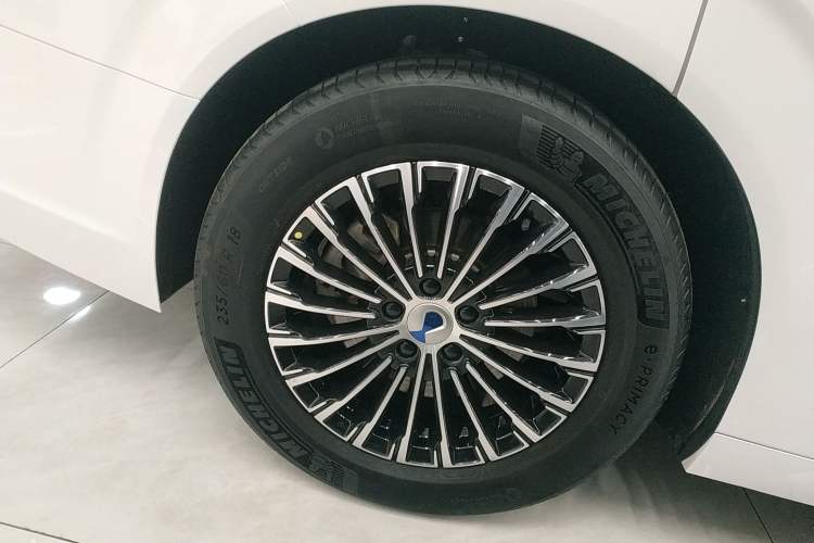 Used Denza D9 2022 DM-i 970 Four-Wheel Drive Prestige Model
