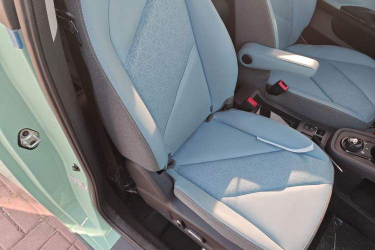 Used Chery Little Ant 2022 Sweet Pink Edition Low-Sugar Version Lithium Iron Phosphate 29.2 kWh 30 kW 301 km
