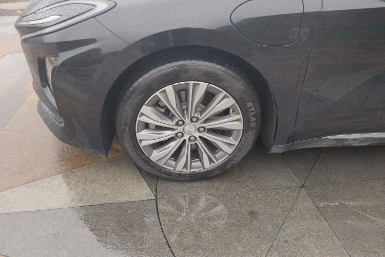 Used Hongqi E-QM5 2022 431 km Charge & Enjoy Edition