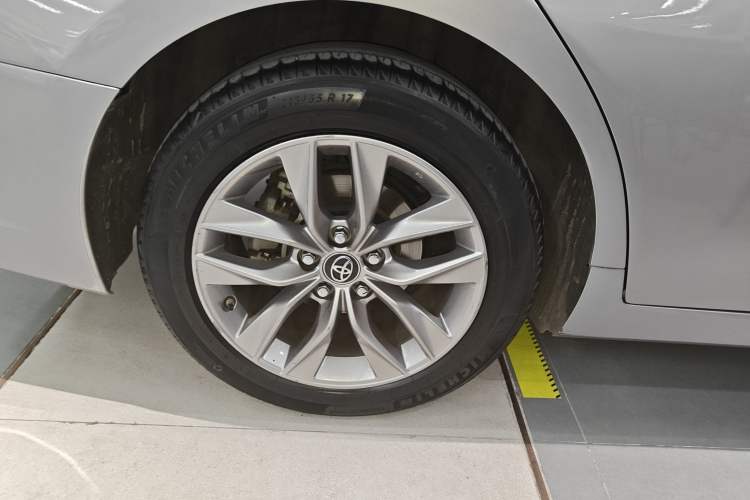 Used Toyota Avalon 2019 Dual-Engine 2.5L Luxury Edition China VI Standard
