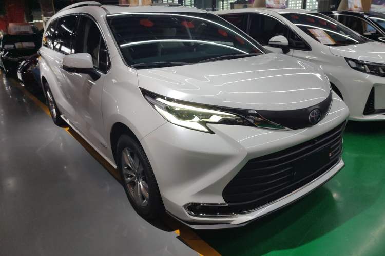 Used Toyota Sienna 2023 2.5L Hybrid Comfort Edition
