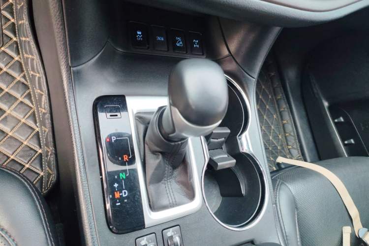 Used Toyota Highlander 2018 2.0T Four-Wheel Drive Luxury Edition 7 Seats China V Emission Standard