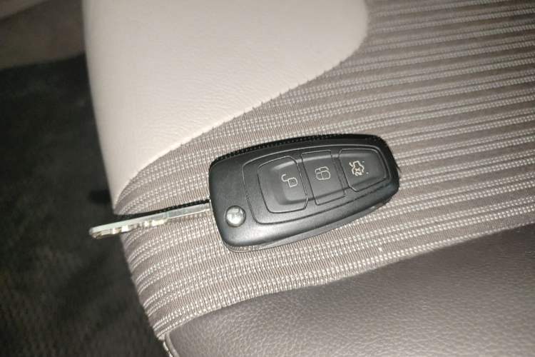 Used Ford Focus 2012 Sedan 1.6L Automatic Fashion Edition