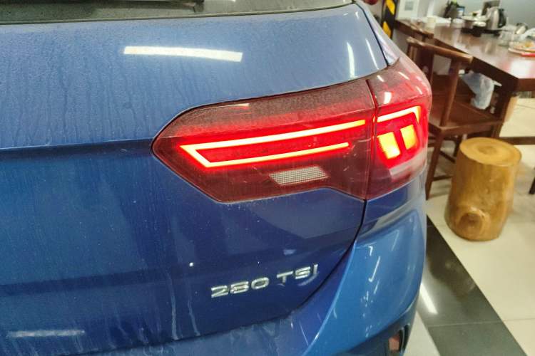 Used Volkswagen T-ROC 2020 280TSI DSG Two-Wheel Drive R-Line Pro