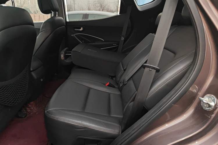 Used Hyundai Santa Fe 2013 2.4L Automatic Two-Wheel Drive Smart Version
