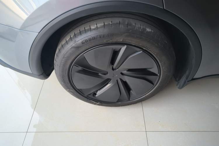 Used Tesla Model Y 2025 Rear-Wheel-Drive Version
