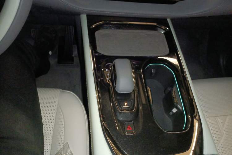 Used Zeekr 009 2024 7-Seater Walk-Through Version Four-Wheel Drive 108 kWh