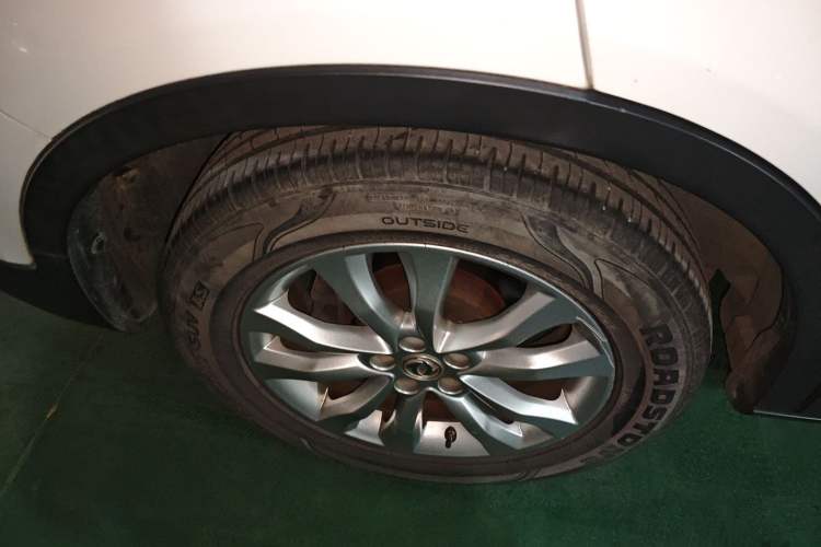 Used Dongfeng Aeolus AX7 2015 2.0L Manual Parade Edition
