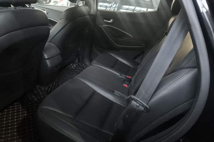 Used Hyundai Santa Fe 2013 2.4L Automatic Two-Wheel Drive Smart Version
