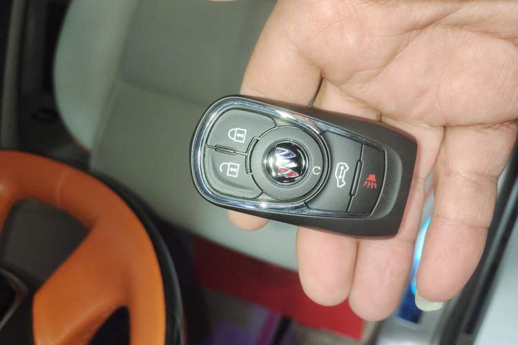 Used Buick GL8 2022 ES Landtrek 653T Comfort Edition