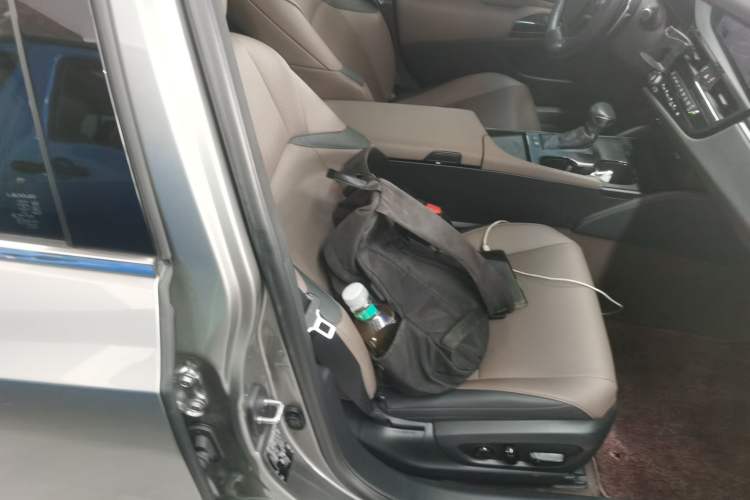 Used Lexus ES 2022 300h Excellence Edition
