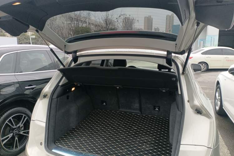 Used Audi Q5 2017 Plus 40 TFSI Ambition Model
