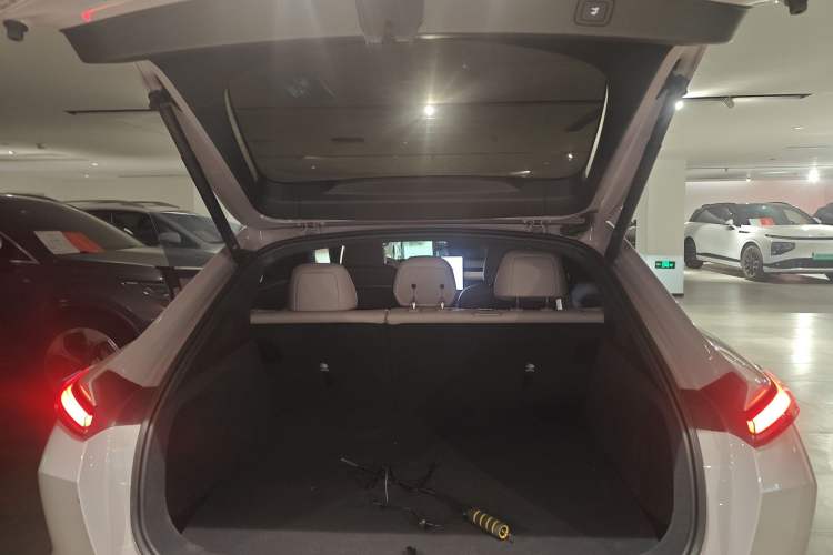 Used ONVO L60 2024 60 kWh Rear-Drive Version