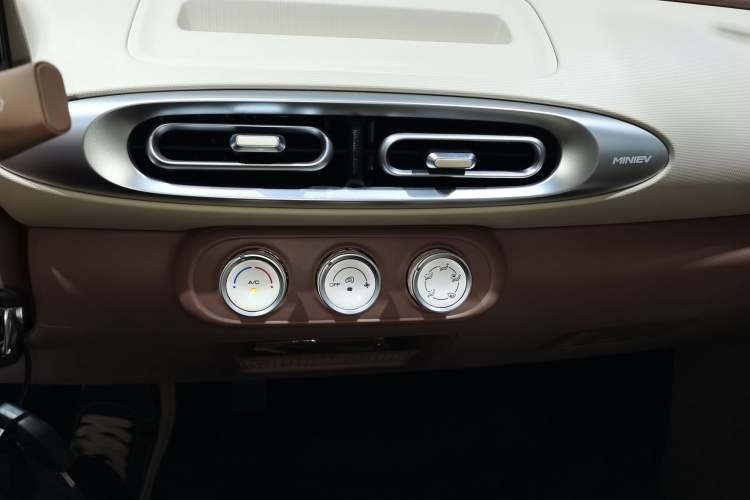 Used Wuling Hongguang MINIEV 2025 Four-Door Version Advanced Edition
