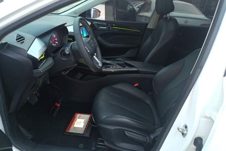 Used Roewe i5 2021 1.5L CVT Black Gold Edition
