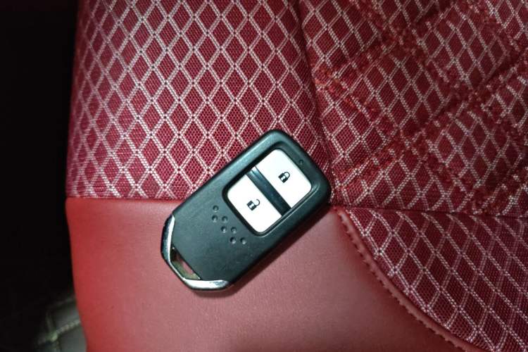 Used Honda Vezel 2015 1.8L CVT 2WD Luxury Model
