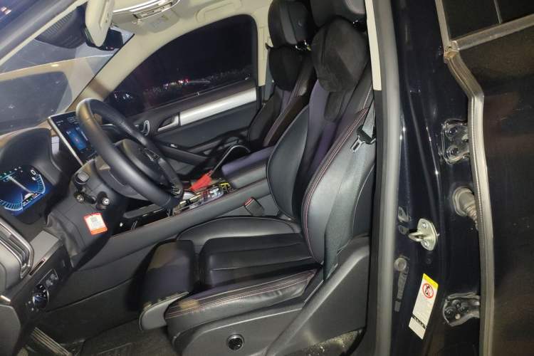 Used BYD Tang New Energy 2018 DM 2.0T All-Wheel Drive Smart Connect Elite 7-Seater China V Emission Standard