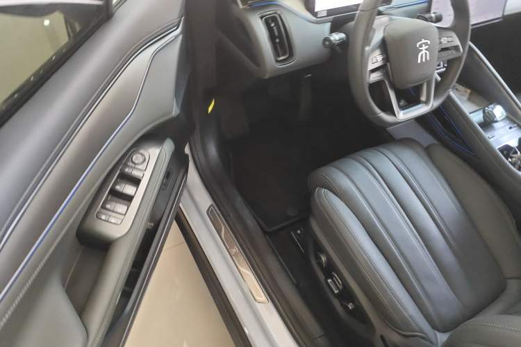 Used BYD Song L EV 2025 Intelligent Driving Version 662 km LiDAR Excellence Edition
