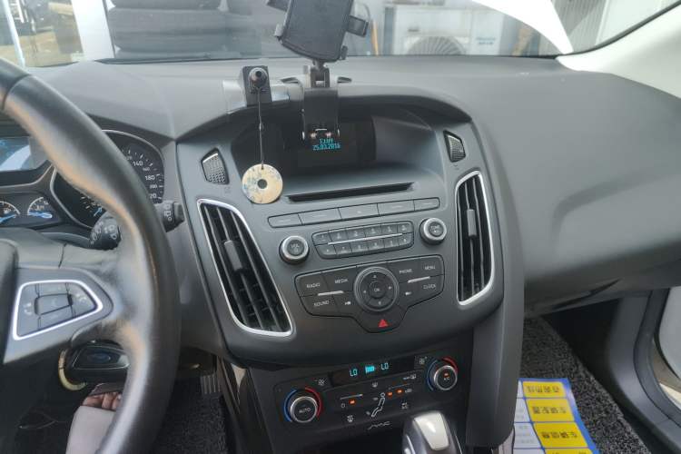 Used Ford Focus 2015 Hatchback 1.6L Automatic Fashion Edition
