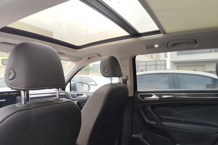 Used Volkswagen Tiguan L 2024 Outstanding Model 330TSI Automatic Two-Wheel Drive R-Line Dragon Glory Edition
