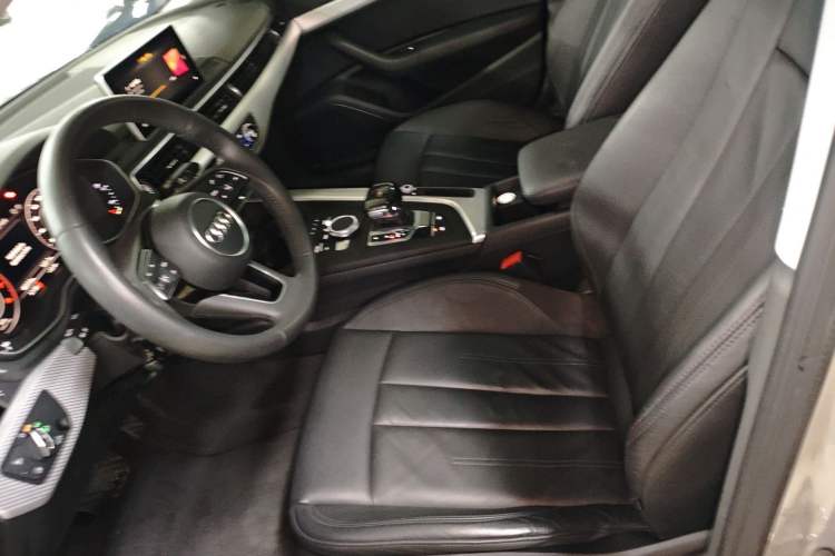 Used Audi A4L 2018 30th Anniversary Edition 40 TFSI Fashion Model
