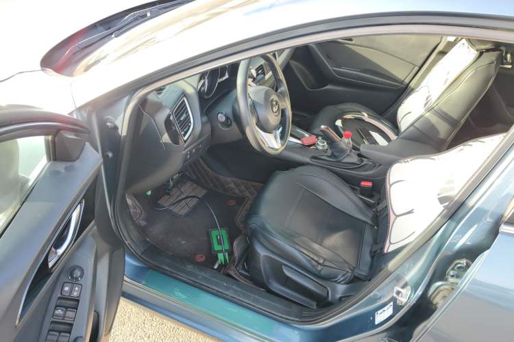 Used Mazda Mazda 3 Axela 2014 Sedan 1.5L Automatic Comfort Model