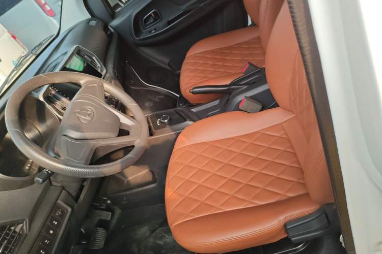 Used Chana Ruixing EM80 2025 Passenger Version Comfort Model 6 Seats 300 km Liftback Door
