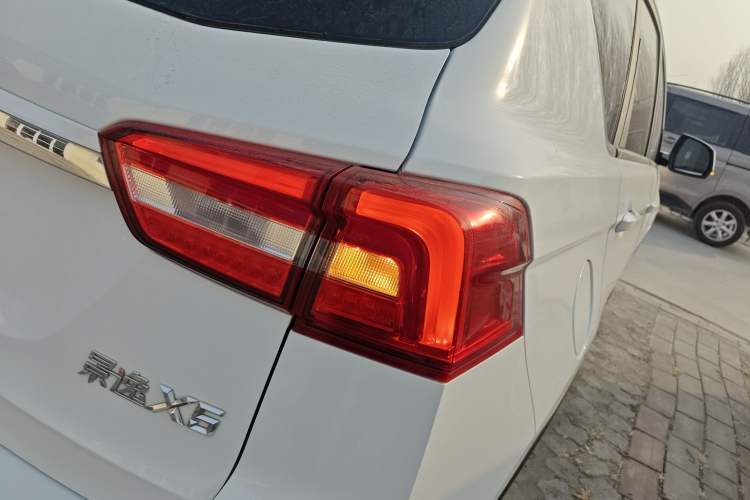 Used FORTHING Joyear X5 2017 Enjoy Series 1.6L CVT Luxury Model
