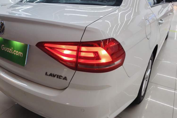 Used Volkswagen Lavida 2015 1.6L Automatic Fashion Edition