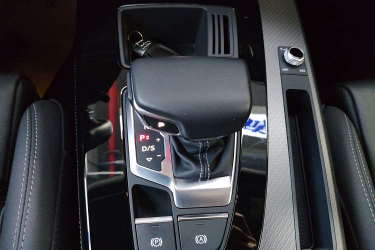 Used Audi Q5L 2023 40T Luxury Dynamic Model
