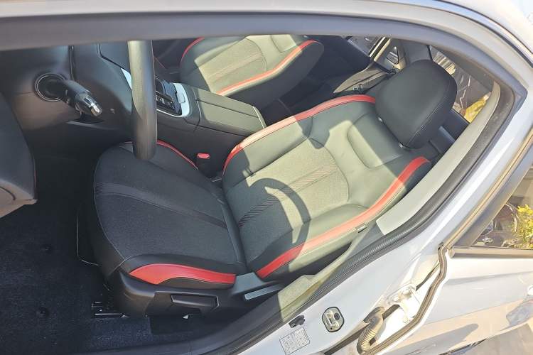 Used Dongfeng Aeolus Yixuan MAX 2023 1.5T Super-Powered Dad Edition
