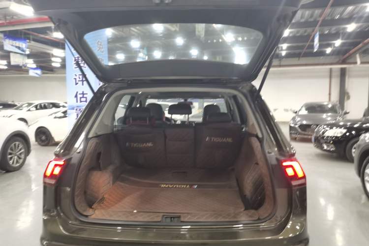 Used Volkswagen Tiguan L 2019 330TSI Automatic Two-Wheel Drive Panoramic Comfort Edition China VI Standard
