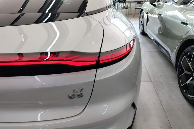 Used  L7 2022 Pro Model