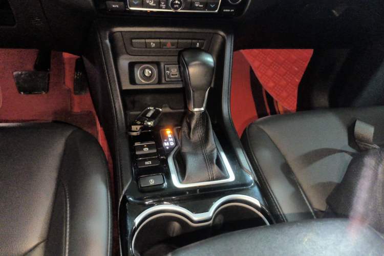 Used  Commander 2018 2.0T Two-Wheel Drive Enjoy Edition China V
