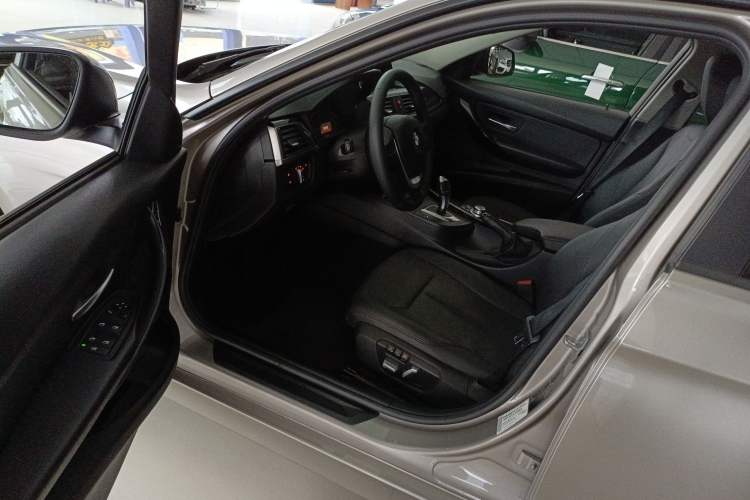 Used BMW 3 Series 2016 320i Fashion Model
